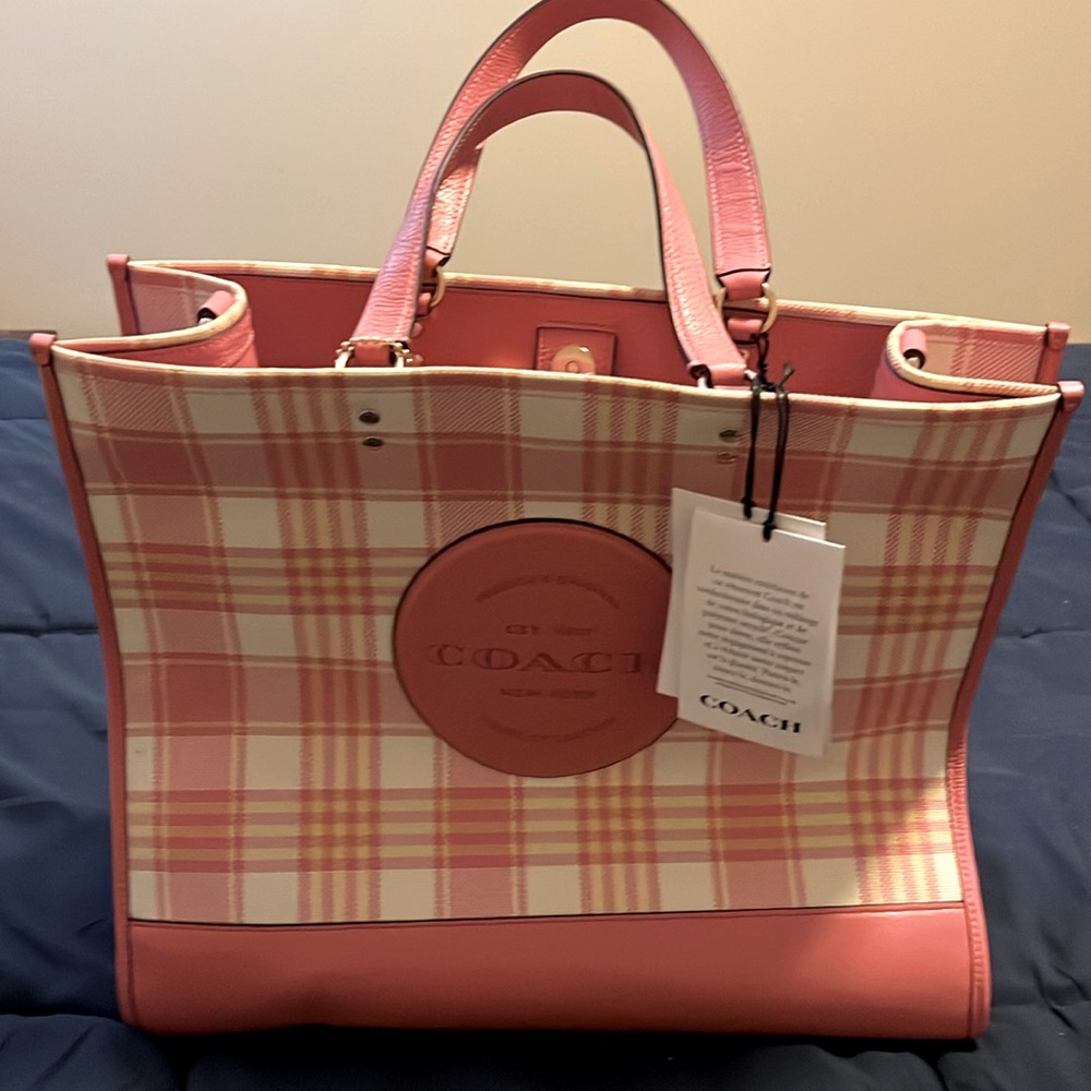Coach Dempsey Tote 40 With Garden Plaid Print And Coach Patch c8200.